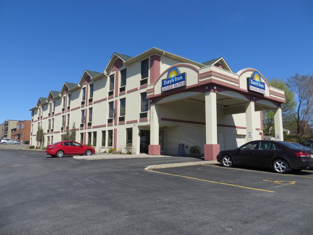 Days Inn By Wyndham Toronto East Lakeview Eksteriør billede