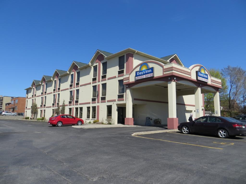 Days Inn By Wyndham Toronto East Lakeview Eksteriør billede