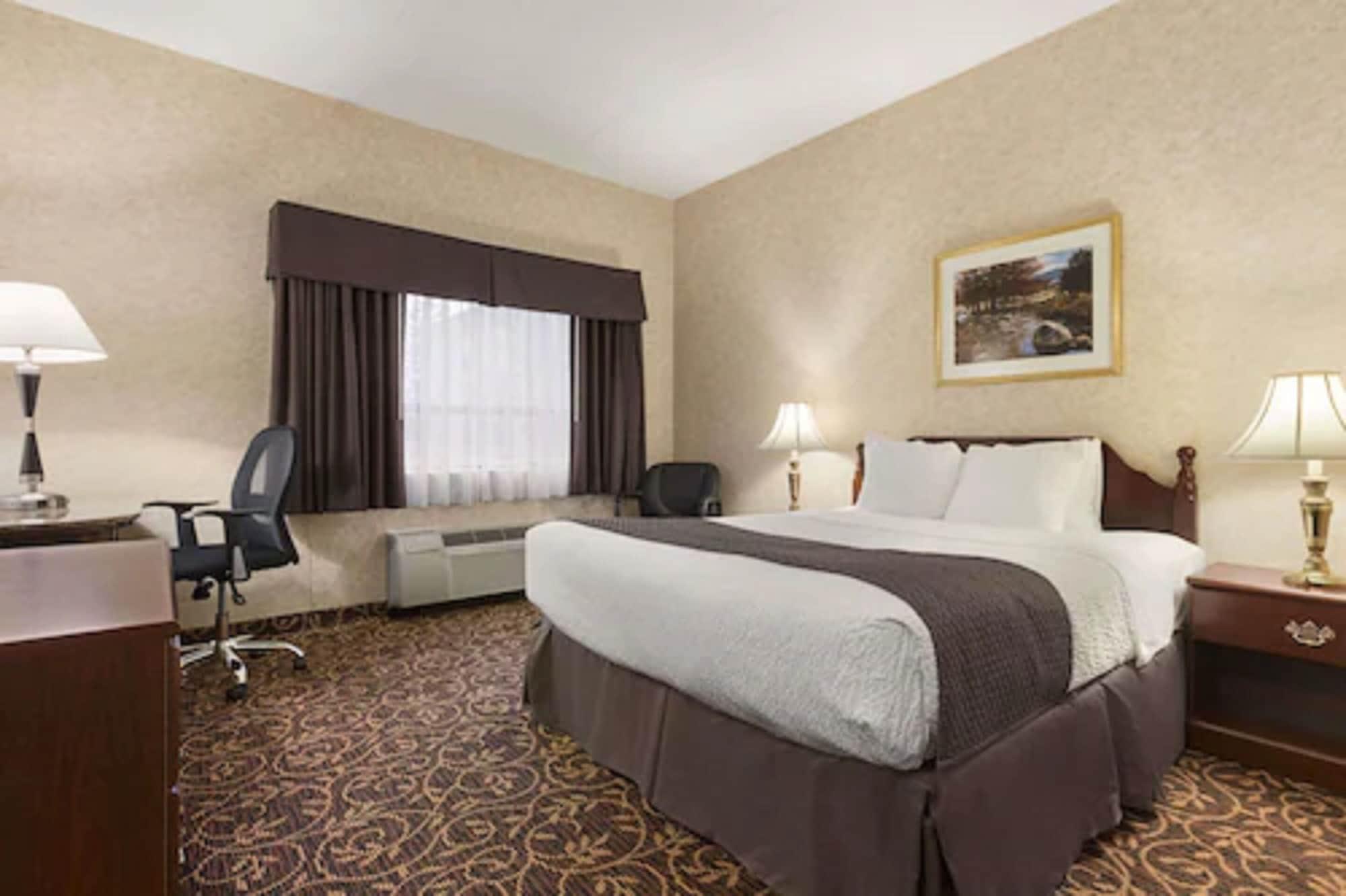 Days Inn By Wyndham Toronto East Lakeview Eksteriør billede