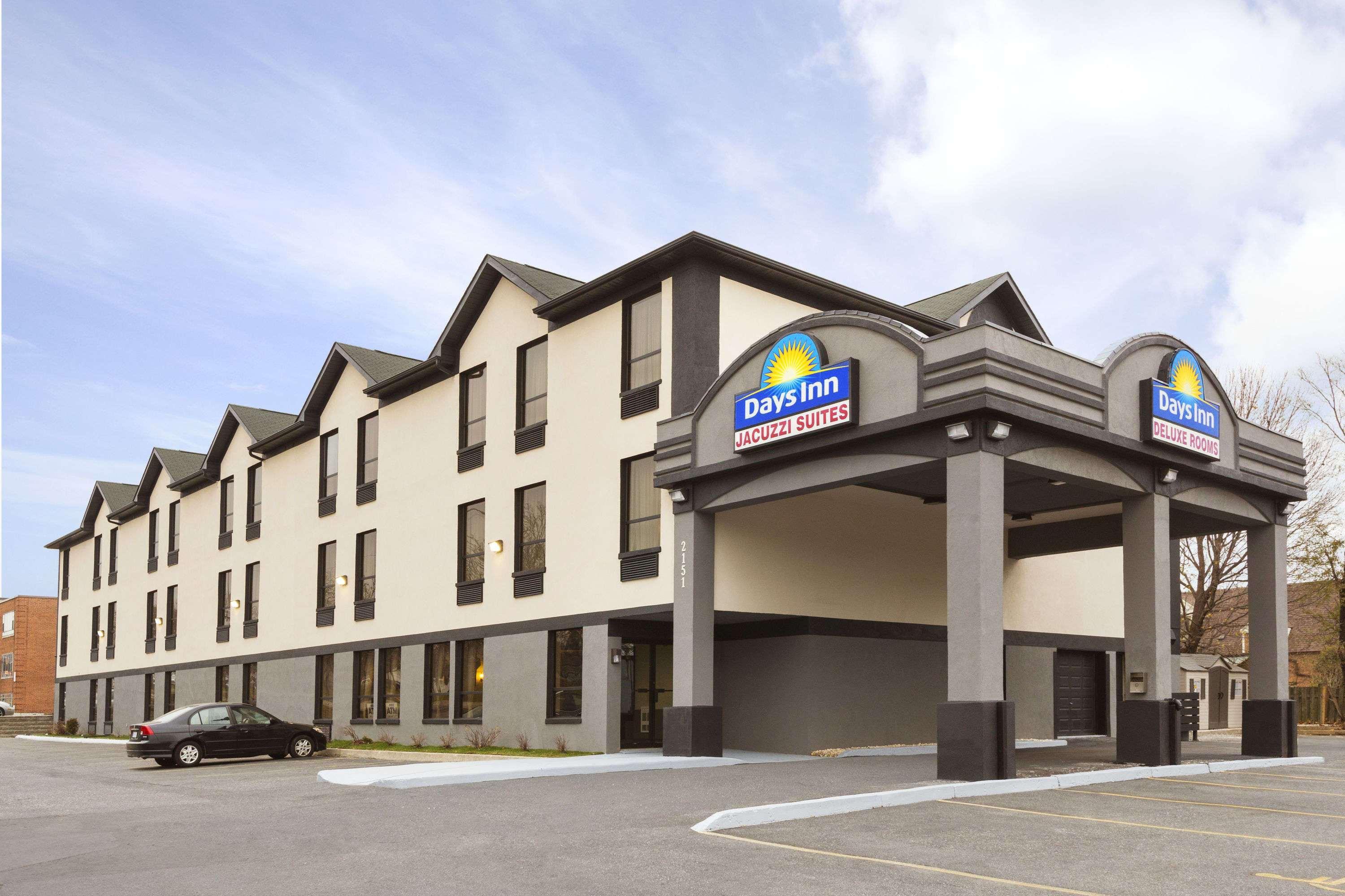 Days Inn By Wyndham Toronto East Lakeview Eksteriør billede