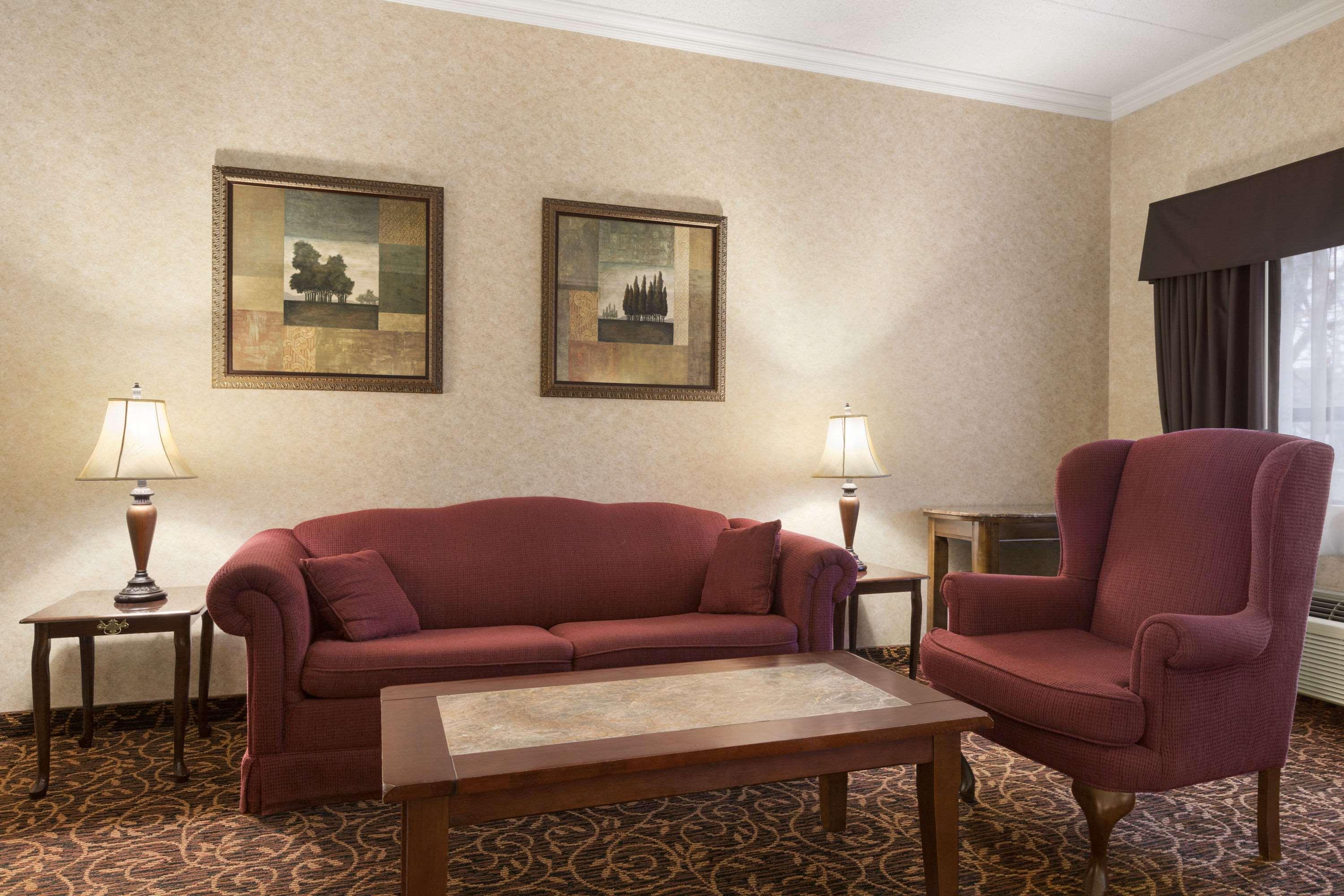 Days Inn By Wyndham Toronto East Lakeview Eksteriør billede