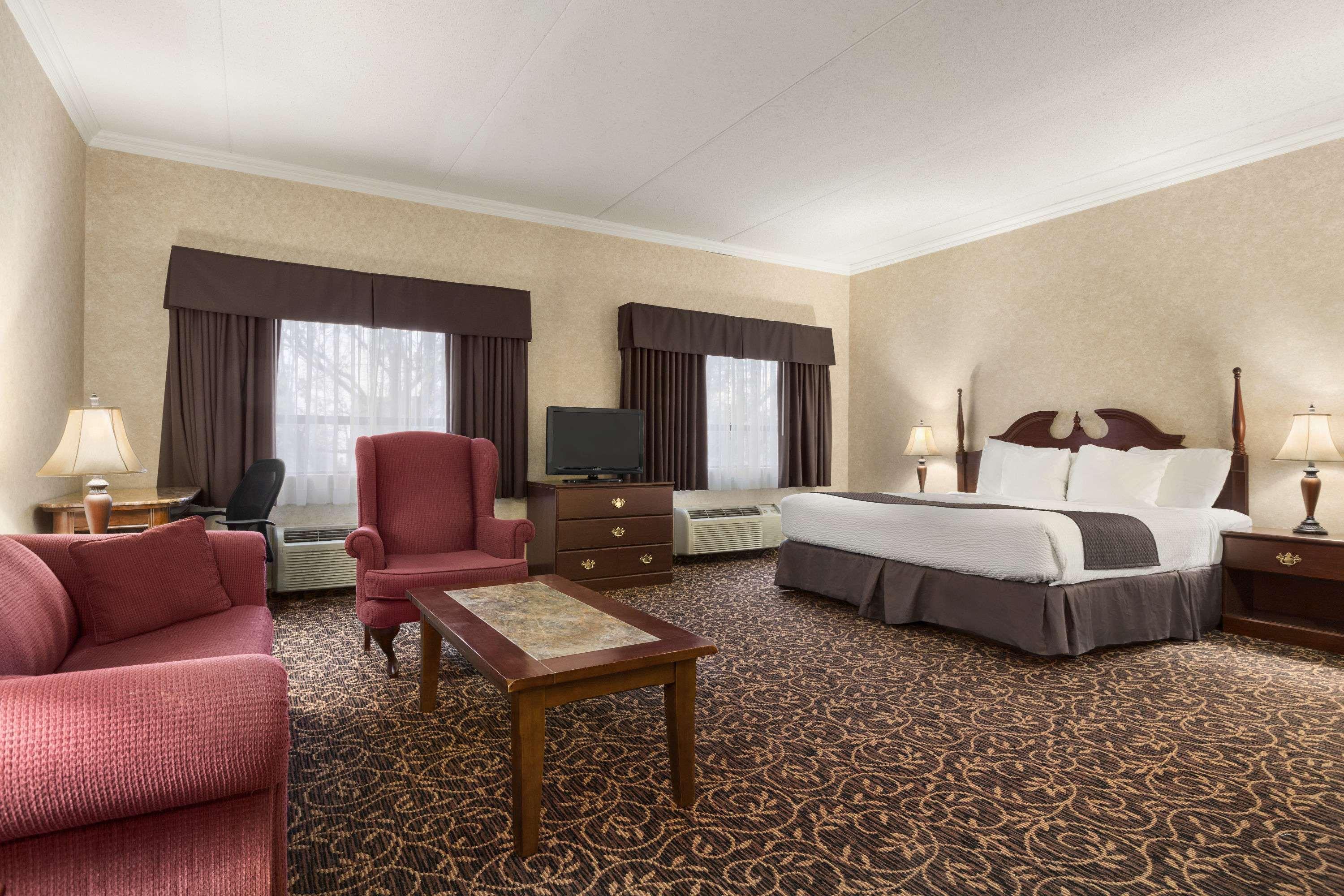 Days Inn By Wyndham Toronto East Lakeview Eksteriør billede