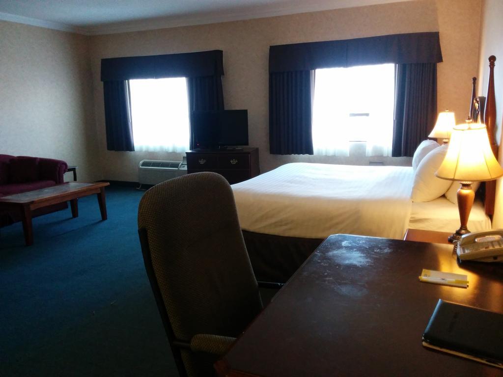 Days Inn By Wyndham Toronto East Lakeview Eksteriør billede