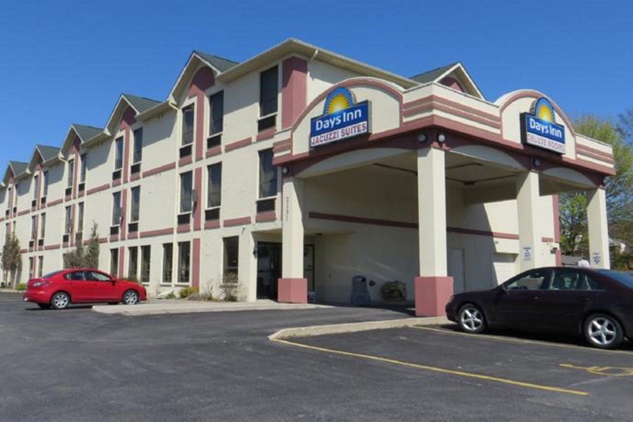 Days Inn By Wyndham Toronto East Lakeview Eksteriør billede