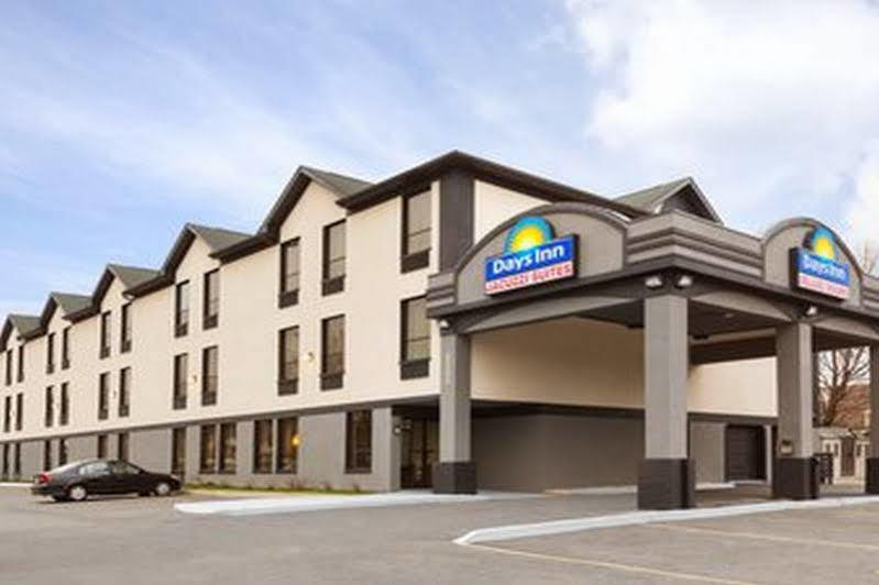 Days Inn By Wyndham Toronto East Lakeview Eksteriør billede