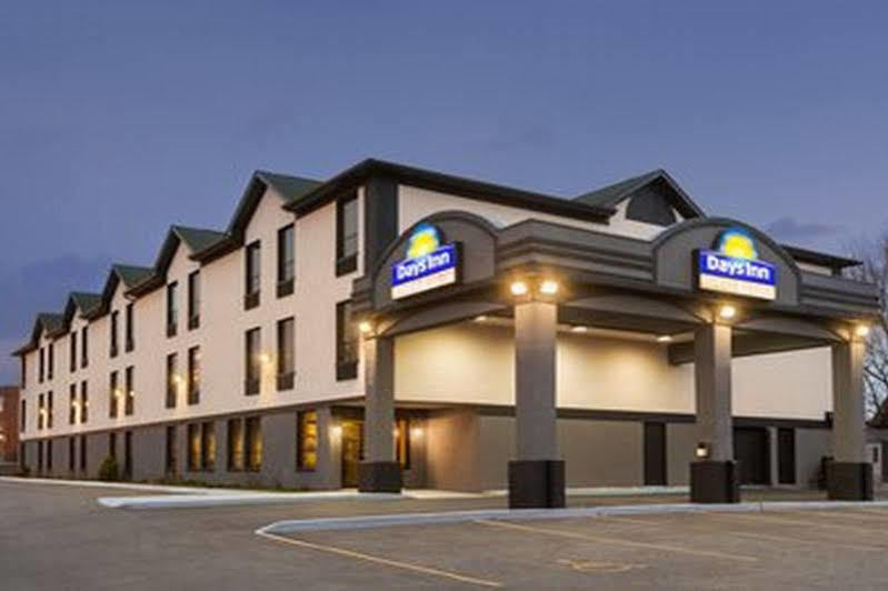 Days Inn By Wyndham Toronto East Lakeview Eksteriør billede