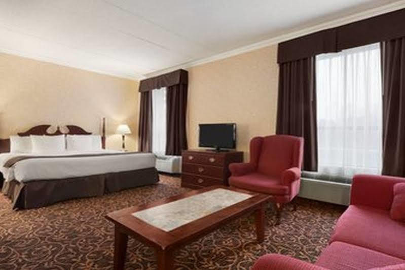 Days Inn By Wyndham Toronto East Lakeview Eksteriør billede